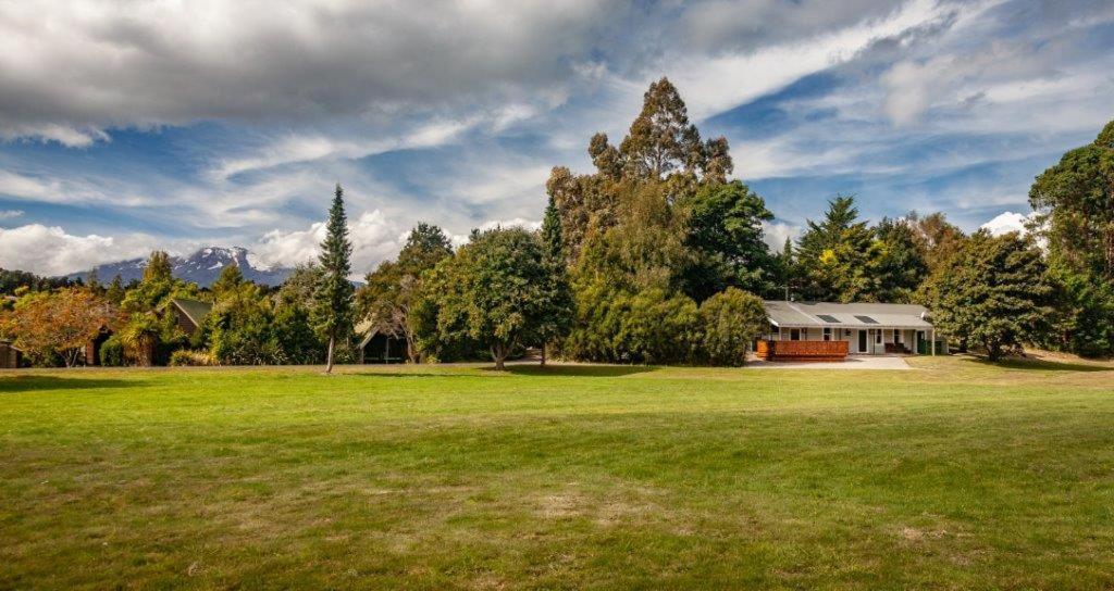 The Station - Ohakune Holiday Home Экстерьер фото
